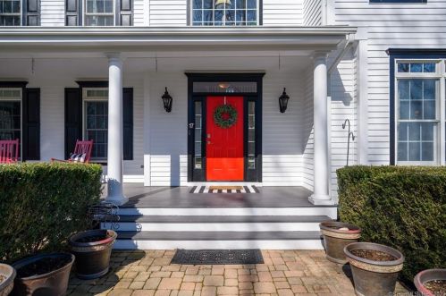 17 Canterbury Ln, Sandy Hook, CT 06482-1576