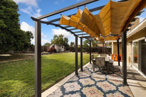 1730 Calle Jules, Vista CA  92084-3242 exterior