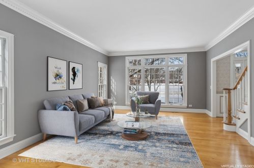 627 Christopher Ln, Carol Stream, IL 60188-4203