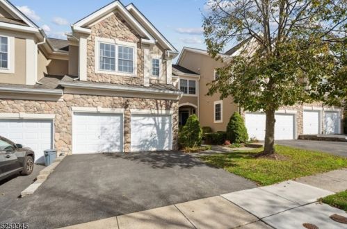 3 Briarwood Ln, Parsippany, NJ 07834-3726