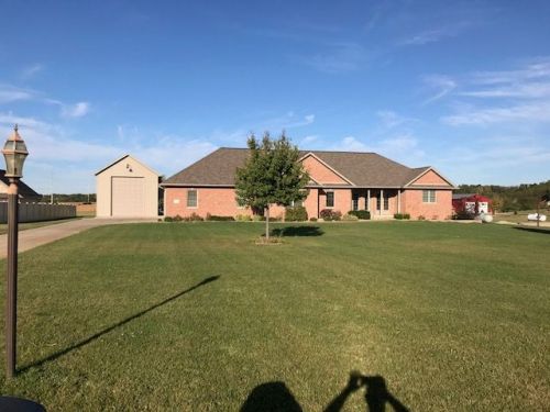 1704 Coyote Xing, Beverly Manor, IL 61571-9100
