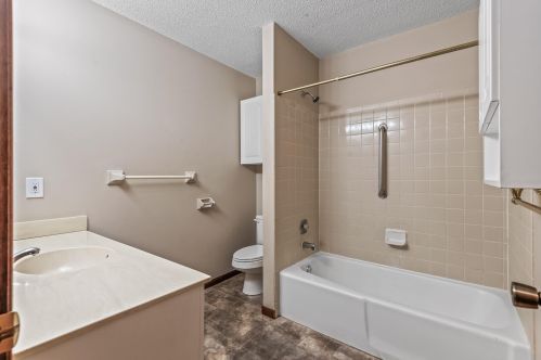 5106 148th St, Saint Paul MN  55124-6923 exterior
