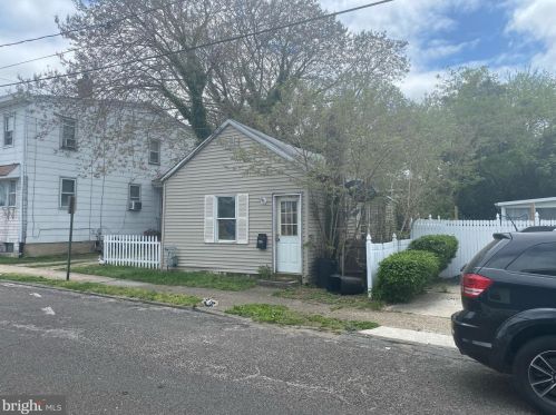 822 Little Somerset St, Gloucester, NJ 08030-1807