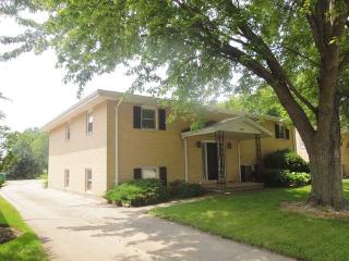 1617 Maness Ct, Sycamore, IL 60178-2931