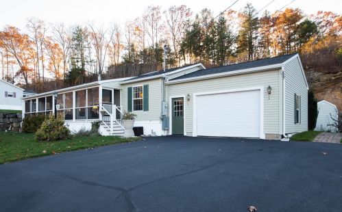 78 Freedom Hill Rd, Hampstead, NH 03841-2115