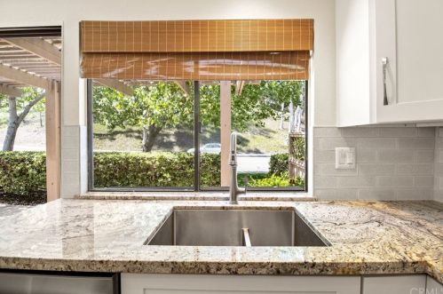 6548 Circulo Dali, Anaheim CA  92807-4906 exterior