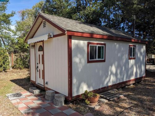 2096 Hoover Ave, Concord CA  94523-4645 exterior