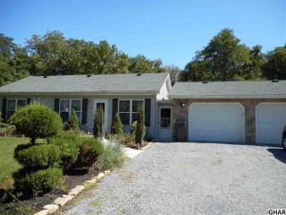 21 Paradise Dr, Carlisle PA  17015-9725 exterior