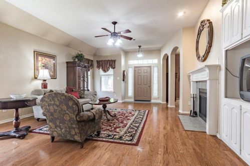 2729 White Rock Dr, Fort Worth TX  76131-2048 exterior