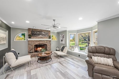 7 Crestview Dr, Oswego IL  60543-9475 exterior