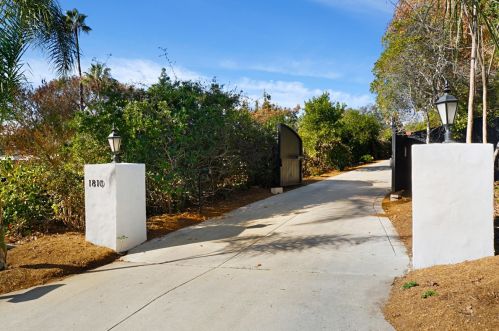 1810 Shadow Knolls Pl, El Cajon, CA 92020-8440