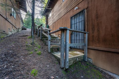 25555 Poppy Dr, Willits, CA 95490-9084