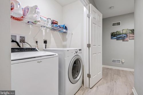 319 Devon Dr, Lancaster PA  17603-4609 exterior