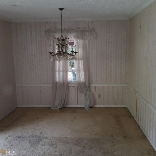 709 Oakdale Dr, Forest Park, GA 30297-3069