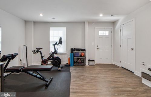 4482 Commons Dr, Annandale, VA 22003-4948