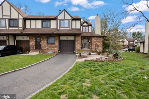 32 Cambridge Dr, Trenton, NJ 08628-2226
