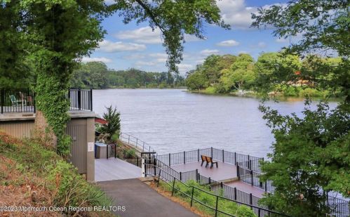 39 Lexington Ct, Tinton Falls NJ 07701-5472 exterior