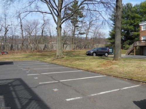 5 Stanford Dr, Bridgewater, NJ 08807-3434