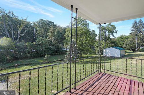 230 New Hope Rd, Berkeley Springs, WV 25411-3541