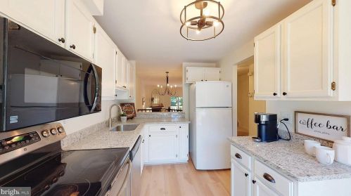 1656 Whisperhill Dr, Herndon, VA 20194-1526