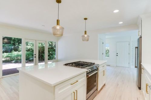 2259 Brookview Dr, Atlanta, GA 30318-1668