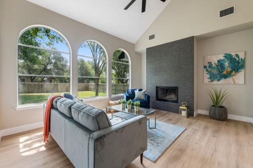 10209 Broomflower Dr, Austin TX  78739-1447 exterior