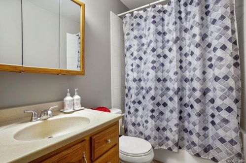 19551 Batavia Dr, Aurora CO  80011-5310 exterior