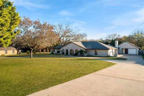 324 Shady Brk Ln, Cedar Hill TX 75104-4791 exterior