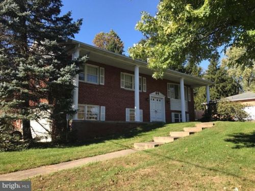90 Churchill Dr, York, PA 17403-4517