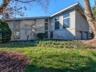 239 Peregrine Ln, Chucky, TN 37641-5582