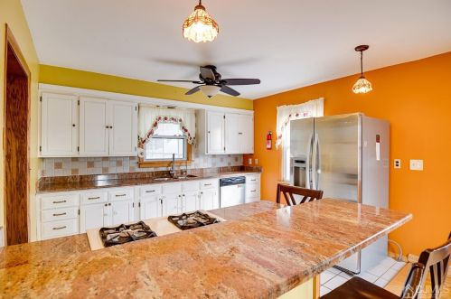 702 King George Rd, Perth Amboy, NJ 08863-1925