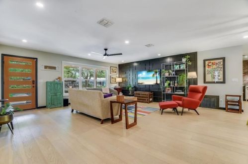 5707 Fairlane Dr, Austin TX  78757-4412 exterior