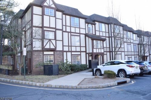 109 Village Dr, Morristown, NJ 07960-7318