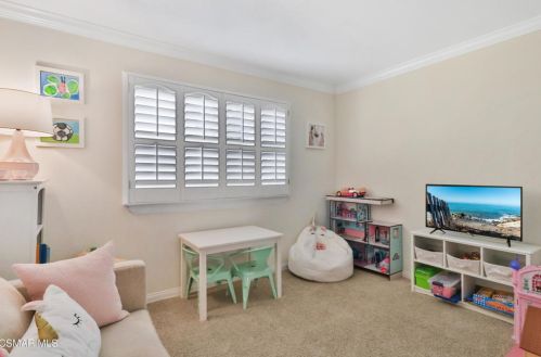 6300 Pisces St, Calabasas, CA 91301-1732