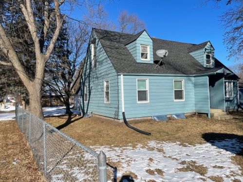902 Kingsley Dr, Rockford, IL 61115-3821