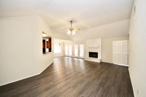 8009 Cahill Dr, Austin TX  78729-6441 exterior