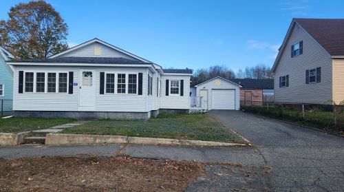61 Waldo St, Millinocket, ME 04462-1329