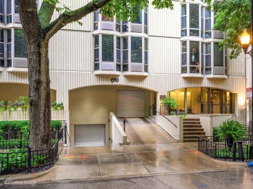 1340 Dearborn St, Chicago IL  60610-2071 exterior