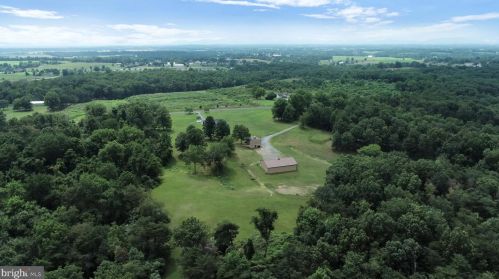 180 Beagle Club Rd, Carlisle, PA 17013-8853