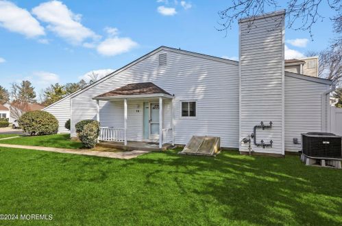 16 Greenwood Dr, East Freehold NJ  07728-4001 exterior