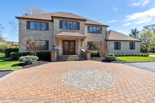 37 Dora Ln, Holmdel Village, NJ 07733-1672