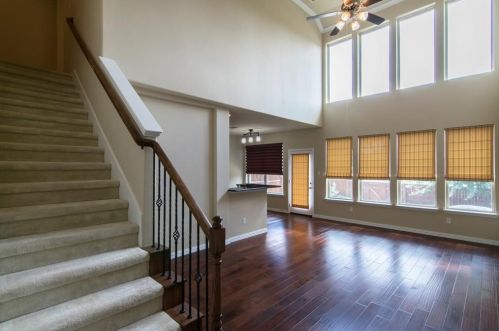 6118 Black Swan Cir, Garland, TX 75044-3828