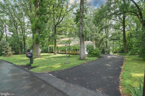 840 Beaverton Dr, York, PA 17402-4407