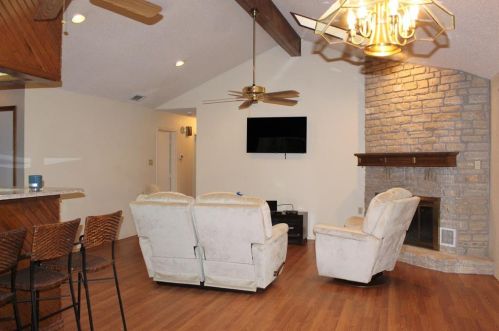 410 Granada Calle Ct, Granbury TX 76049-1476 exterior