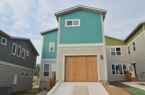 1916 Cleese Dr, Austin TX  78741-7092 exterior