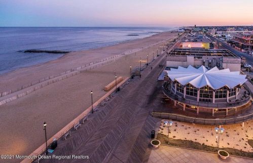 516 Cookman Ave, Tinton Falls NJ 07712-7151 exterior