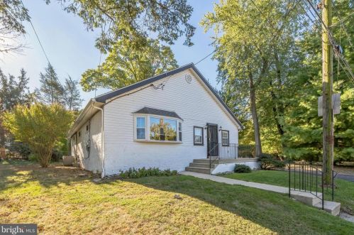 713 Manatawna Ave, Philadelphia, PA 19128-1020