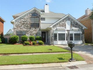 1924 Bayou Oaks Dr, Harvey LA  70058-5830 exterior