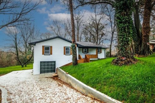 3647 Rockbridge Rd, Stone Mountain, GA 30083-4059