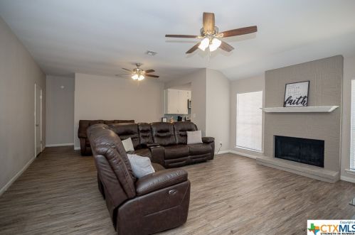 101 Sunrise Ct, Victoria, TX 77901-3788